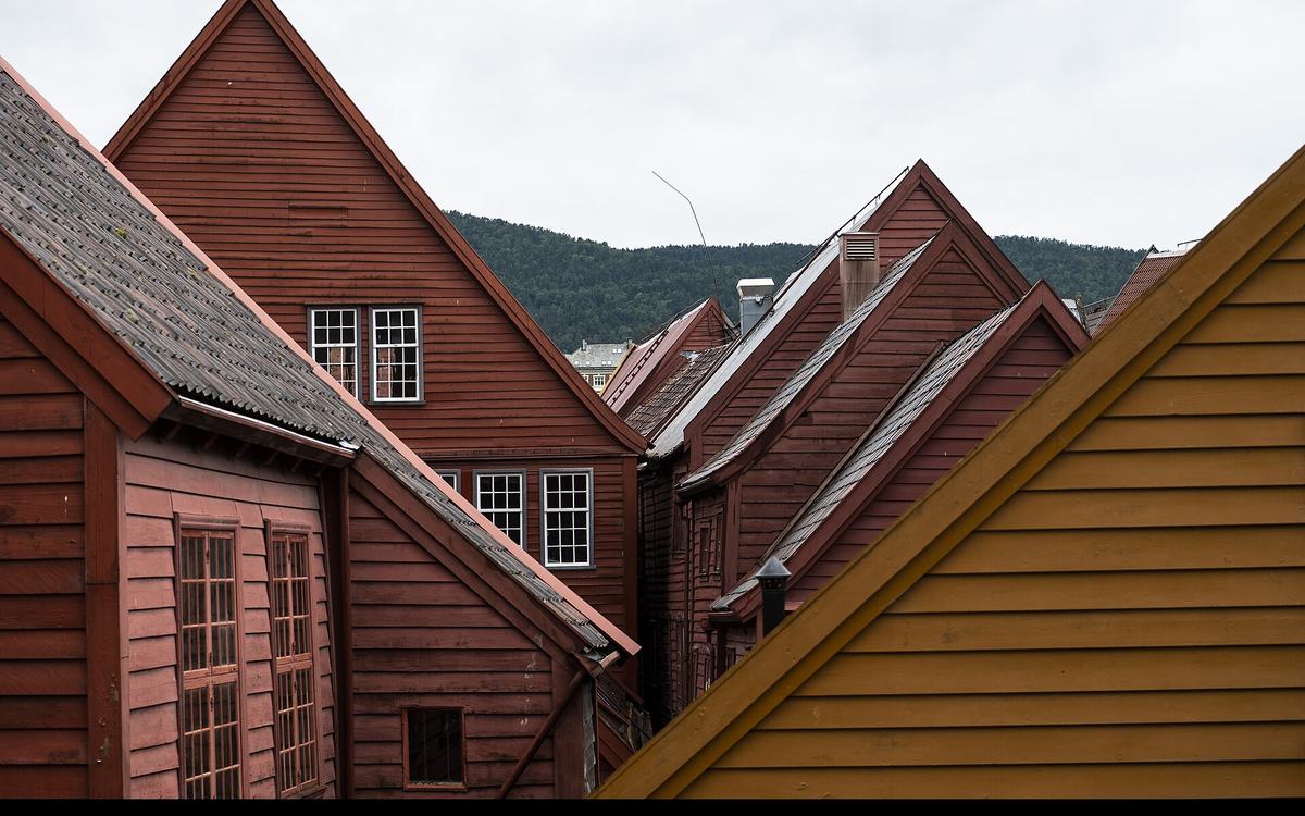 Fargerike trehus på Bryggen i Bergen